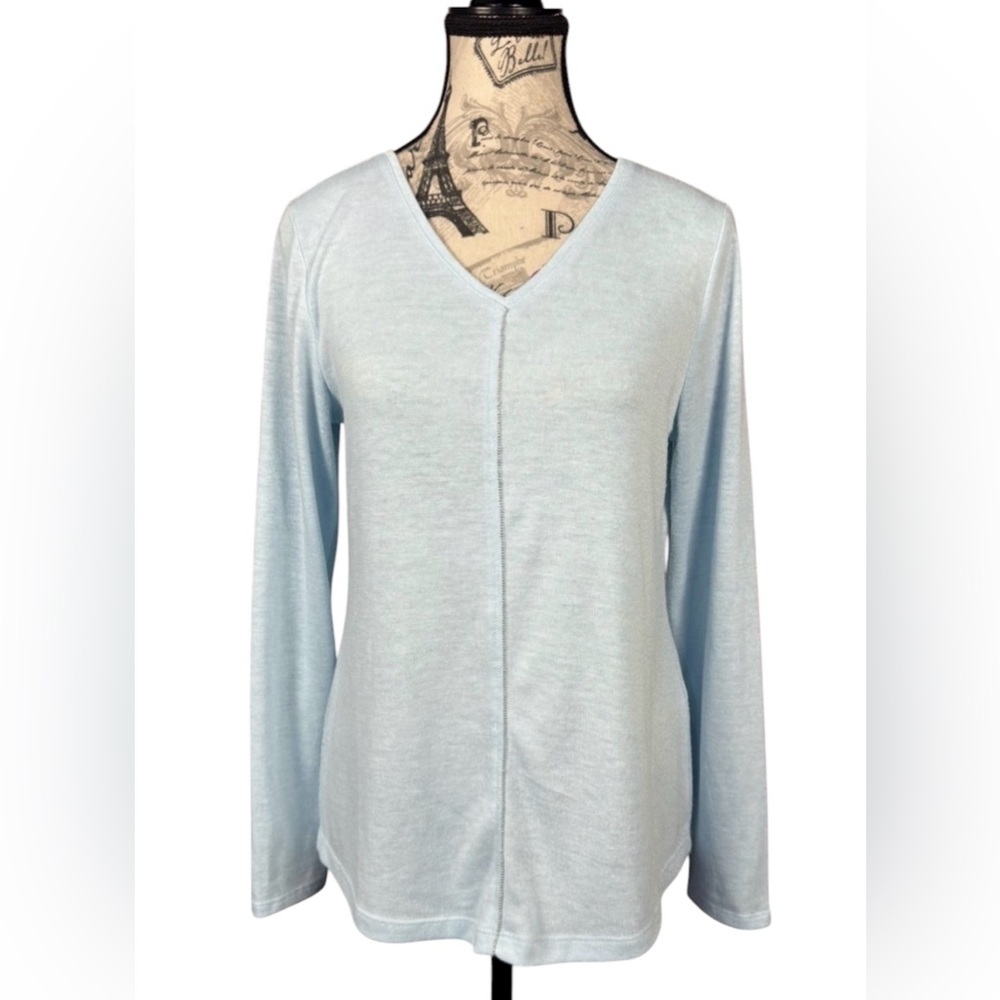 Chico's Chic Soft Blue Long with silver Studding Sleeve V-Neck Top Size 0
